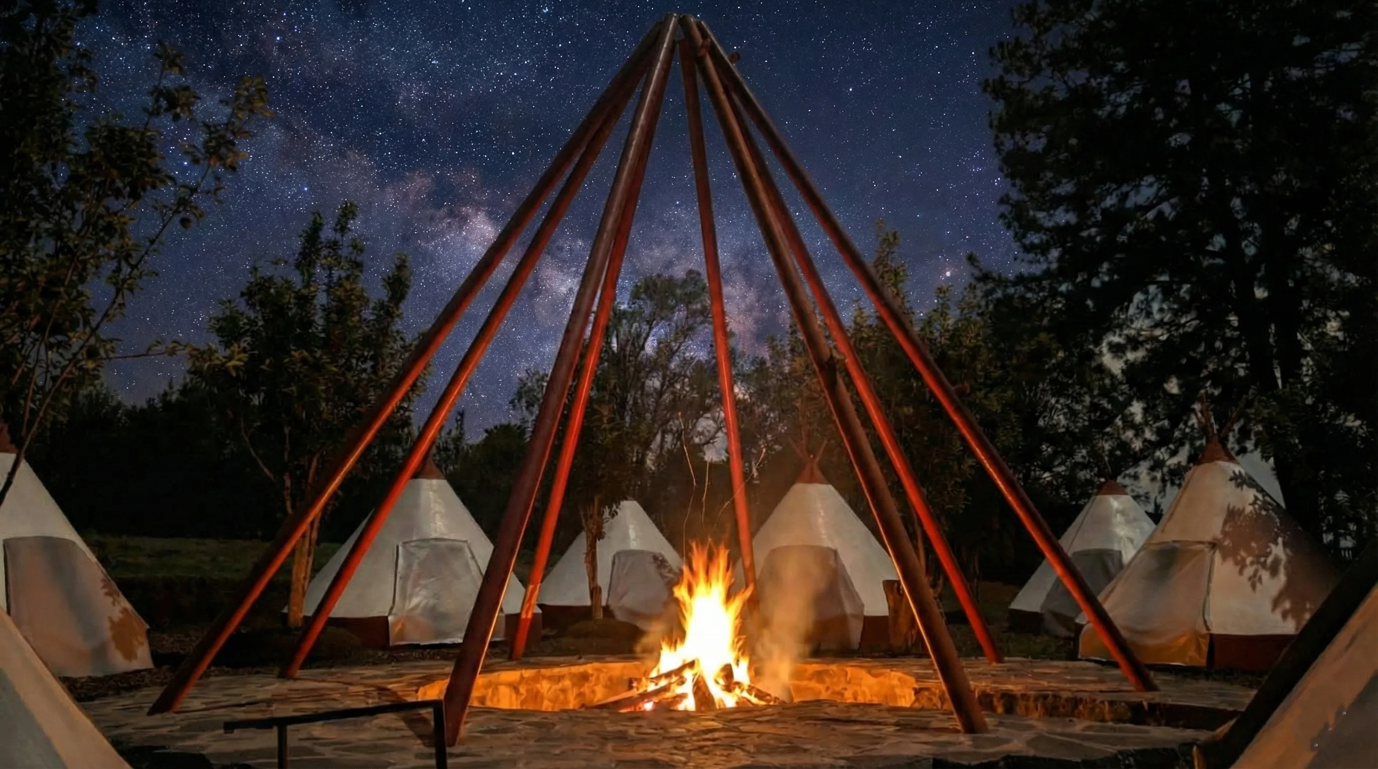 Área de fogata y tipis
